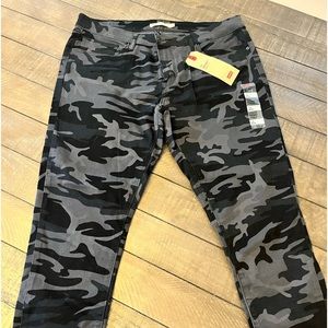 Levi’s black/ gray cami 711 skinny ankle, bnwt